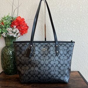 PRISTINE Coach Signature City Zip Tote F39555